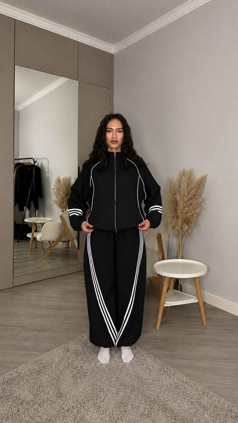 Two-Piece Oversized Tracksuit Set with Curved Side Piping