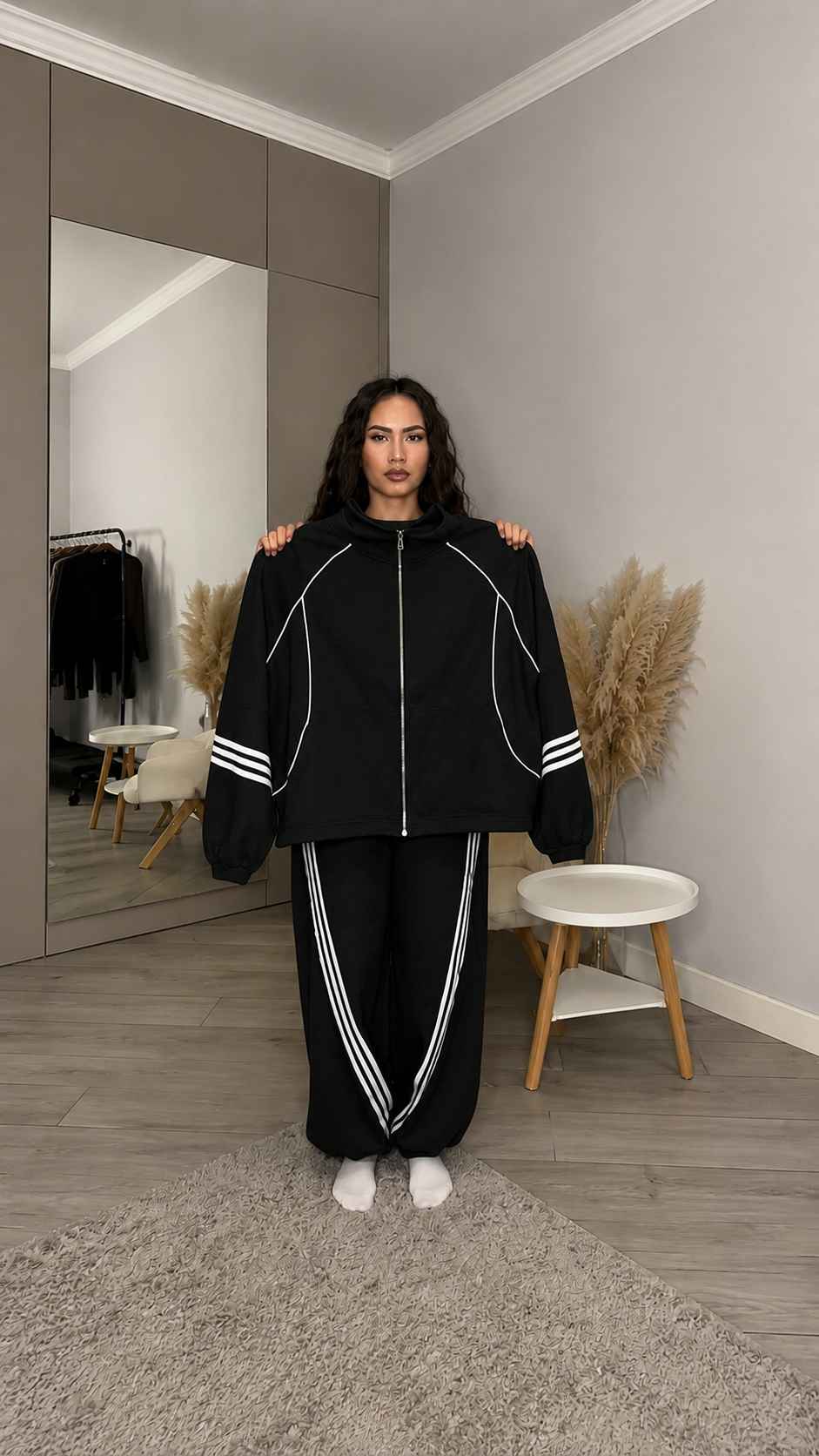 Two-Piece Oversized Tracksuit Set with Curved Side Piping