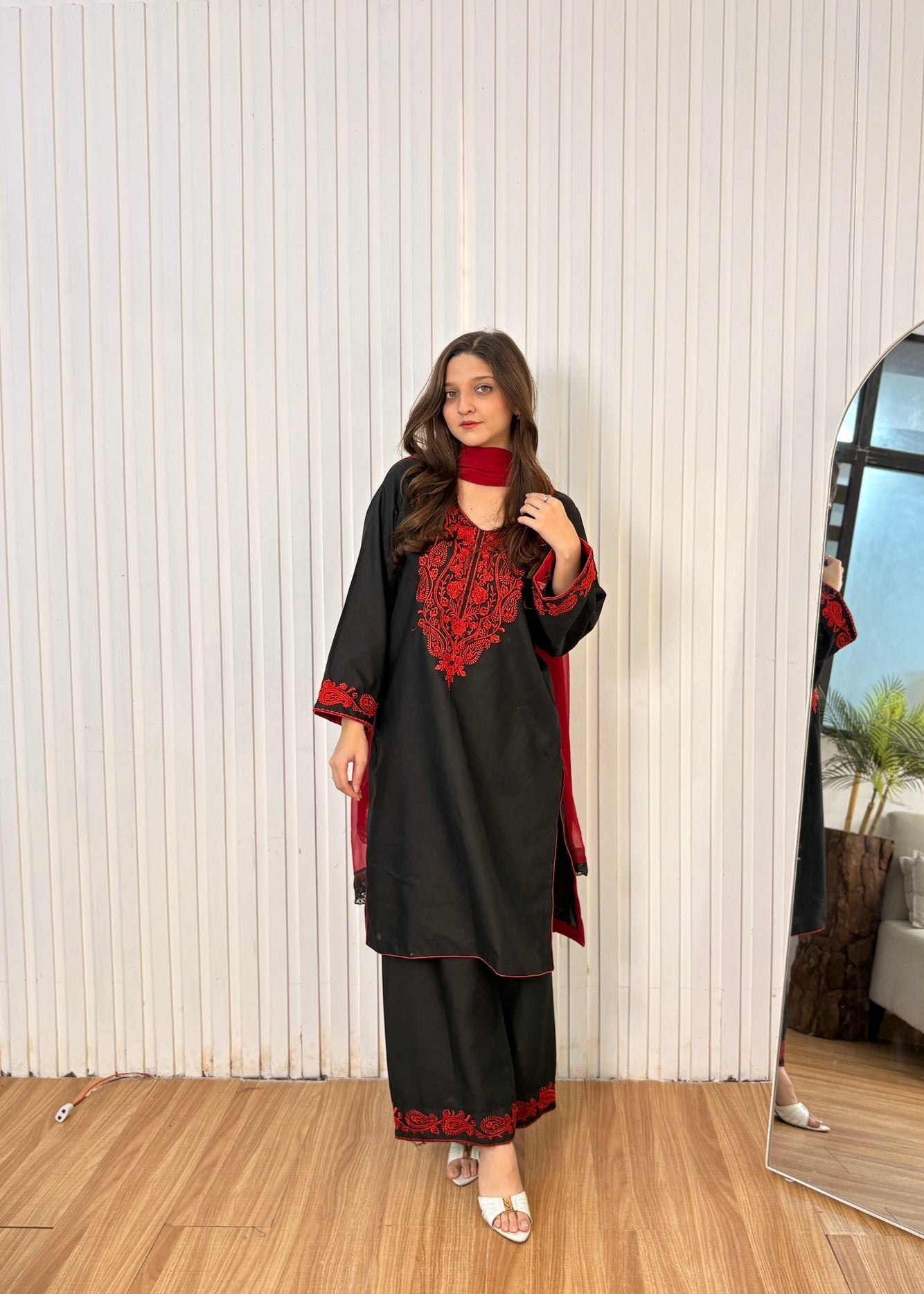 Zarqash Noir – Crimson Embroidered 3PC